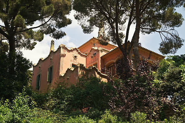 park guell, zaprojektowany przez antonio gaudi - antonio gaudi outdoors horizontal barcelona zdjęcia i obrazy z banku zdjęć