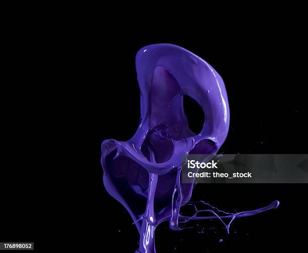 Highspeed Salpicos De Cor Púrpura - Fotografias de stock e mais imagens de Roxo - Roxo, Tinta - Equipamento de Arte e Artesanato, Chapinhar