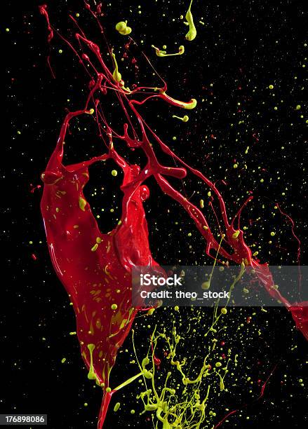 Red Gelbfarbe Splash Flüssigkeiten Stockfoto und mehr Bilder von Abstrakt - Abstrakt, Atelier, Bewegung