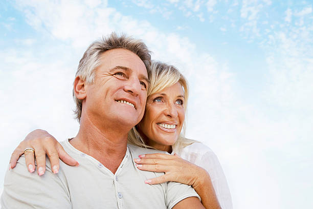 Retrato de um casal romântico feliz - fotografia de stock