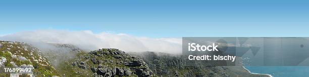 Foto de Nuvens Sobre A Table Mountain e mais fotos de stock de Cidade do Cabo - Cidade do Cabo, Cloudscape, Céu - Fenômeno natural
