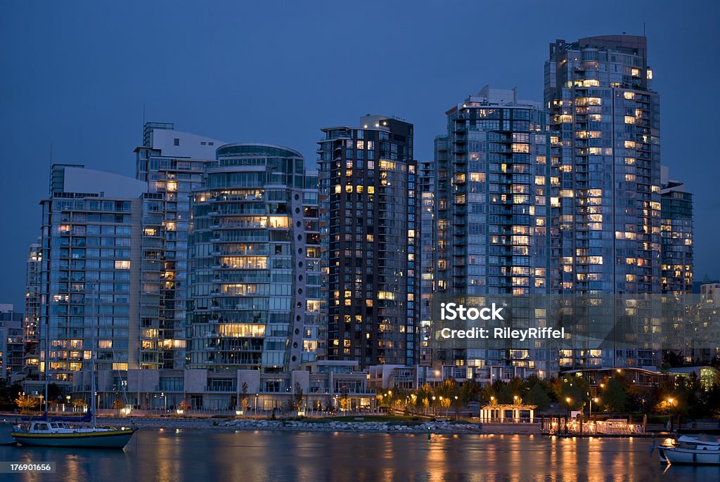 Vancouver Yaletown ao anoitecer - Foto de stock de Yaletown royalty-free