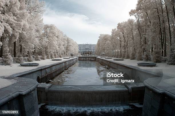 Foto de Palácio De Peterhof E Jardim São Petersburgo Infravermelho e mais fotos de stock de Arquitetura