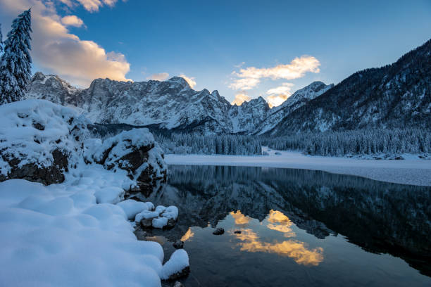 Cold evening at the lakes of Fusine Frosty winter sunset at the lakes of Fusine, Friuli Venezia Giulia, Italy julian alps stock pictures, royalty-free photos & images
