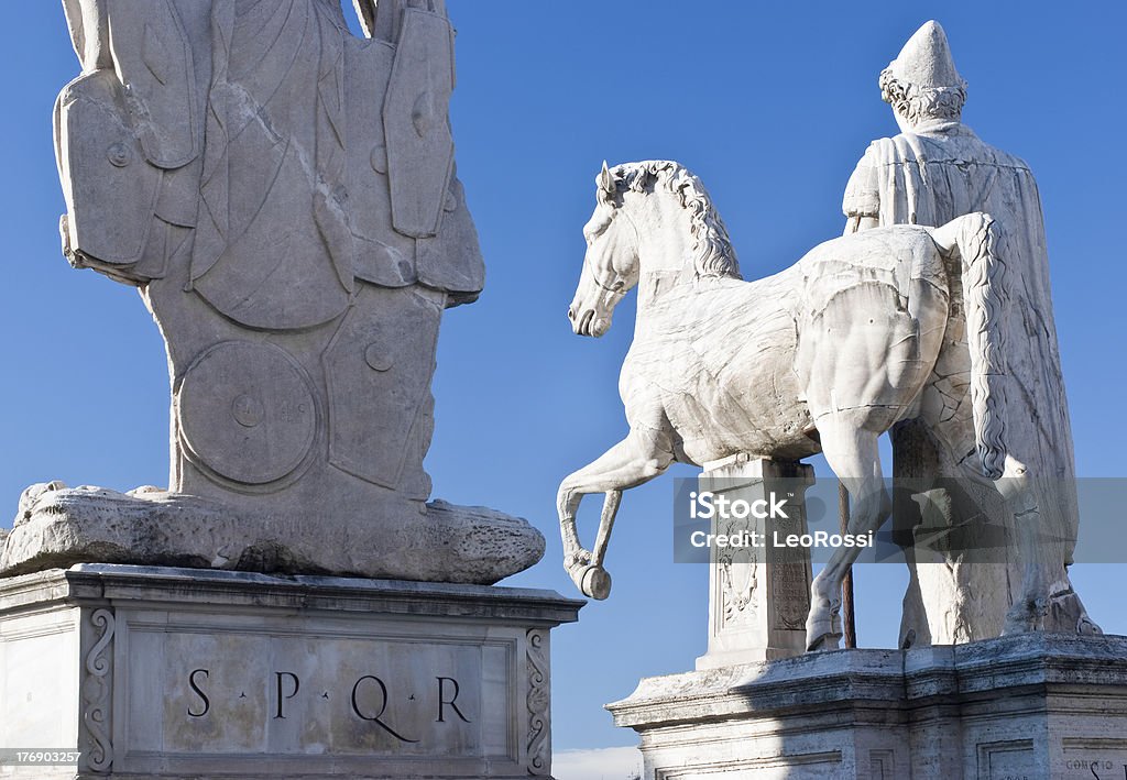 À Rome: La colline du Capitole, S.P.Q.R. Emblème de la municipalité, Italie - Photo de Castor et Pollux libre de droits