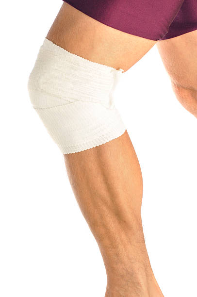 athletic knee support - human knee physical injury bandage muscular build stock-fotos und bilder