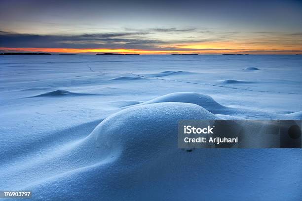 Foto de Manhã Ao Amanhecer e mais fotos de stock de Azul - Azul, Beleza natural - Natureza, Cena de tranquilidade