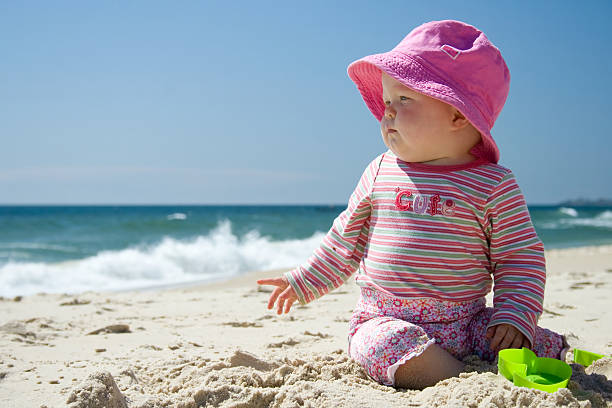 sun-smart dziecka - hat toddler little girls pink zdjęcia i obrazy z banku zdjęć