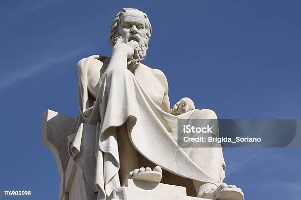 Photo libre de droit de Statue De Socrates À Athènes En Grèce banque d'images et plus d'images libres de droit de Socrate - Philosophe - Socrate - Philosophe, Antiquité grecque, Philosophe