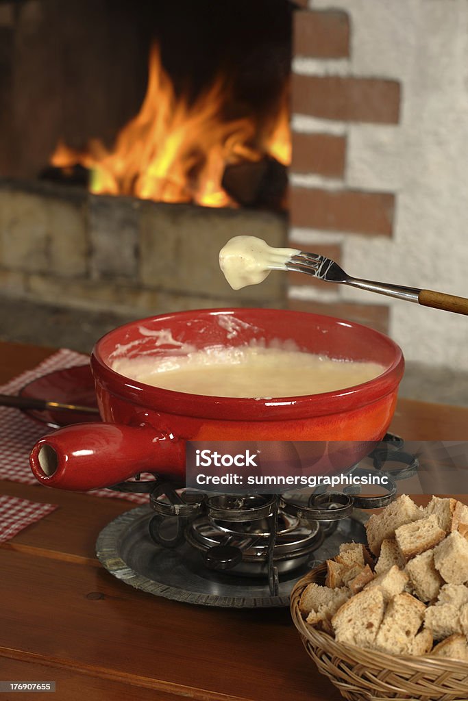 Szwajcarska fondue obiad - Zbiór zdjęć royalty-free (Czerwony)