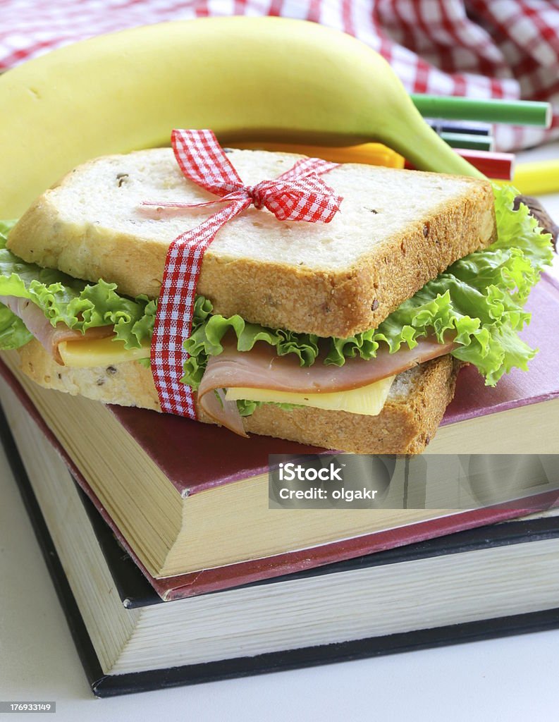 sandwich au jambon, pomme, banane et barre granola - Photo de Aliment libre de droits