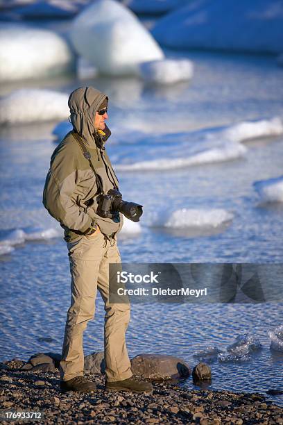 Fotógrafo No Lago Glaciar - Fotografias de stock e mais imagens de Ao Ar Livre - Ao Ar Livre, Caminhada, Concentração