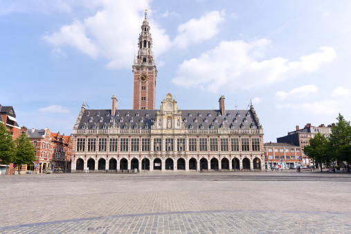 The Hague, South-Holland, The Netherlands, june 24th 2015, tourists and students on the Binnenhof courtyard, the 13th century complex is the centre of Dutch politics, a national heritage site ('rijksmonument') and holds the office of the Prime Minister ans is the meeting place for the States General of the Netherland