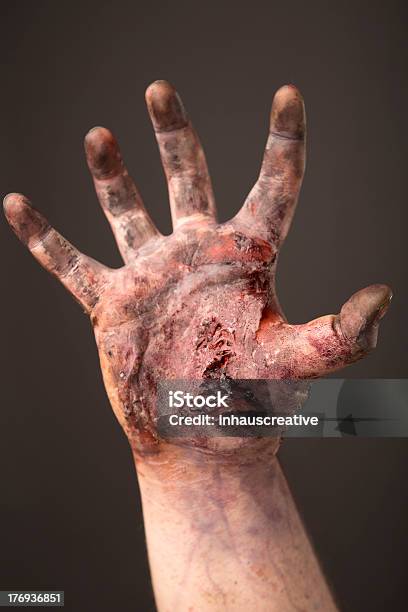 Foto de Imagens Da Real Zombie Mão e mais fotos de stock de Agressão - Agressão, Alcançar, Anti-higiênico