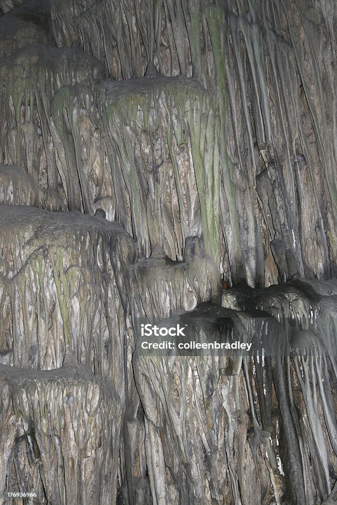 St Michael "s Cave-Gibraltar estalactites e estalagmites - Foto de stock de Dentro royalty-free