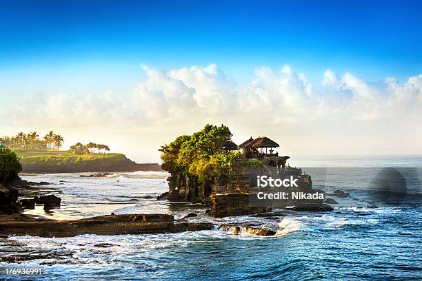 Templo De Água Em Bali Tanah Lot - Fotografias de stock e mais imagens de Antigo - Antigo, Ao Ar Livre, Arcaico