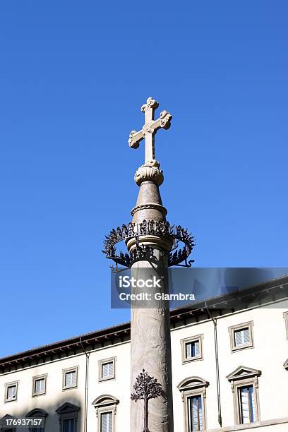 Firenze La Colonna Di Saint Zenobius - Fotografie stock e altre immagini di Battistero di San Giovanni - Battistero di San Giovanni, Colonna architettonica, Composizione verticale