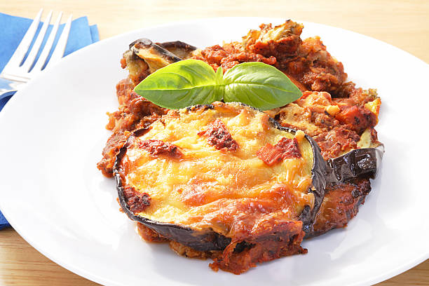 parmigiana di melanzane - eggplant parmesan cheese baked cheese foto e immagini stock