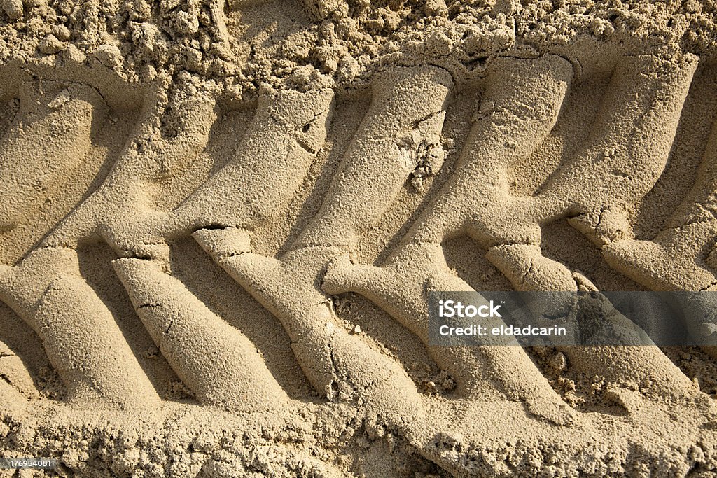 Pneu faixas na areia Close-Up Frontal - Foto de stock de 4x4 royalty-free