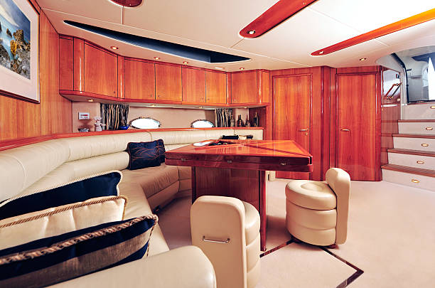 innen luxus-yacht - polstermöbel stock-fotos und bilder