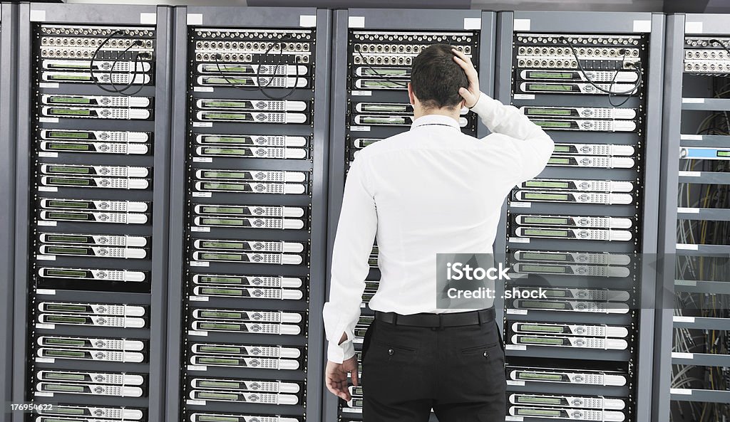 시스템 장애 상황을 네트워크 서버 객실 - 로열티 프리 네트워크 서버 스톡 사진