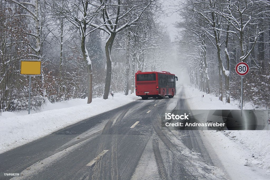 Bus auf einer rutschigen winter road - Lizenzfrei Auto Stock-Foto