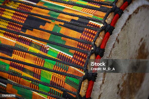 Foto de Tambores Africanos e mais fotos de stock de Bateria - Instrumento de percussão - Bateria - Instrumento de percussão, África, Cultura Africana