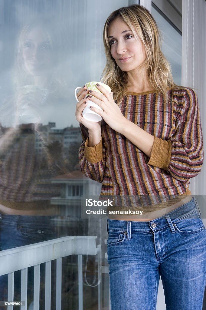 Disfruta de la mañana, té - Foto de stock de A la moda libre de derechos