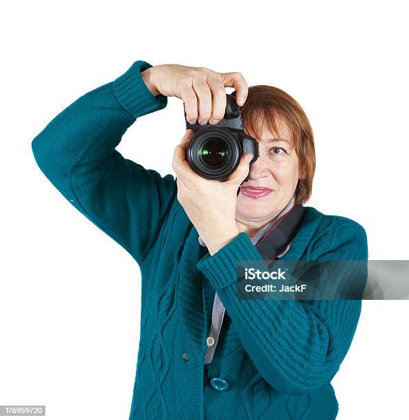 Senior Mujer Tomando Fotos Foto de stock y más banco de imágenes de 50-54 años - 50-54 años, 50-59 años, 60-64 años