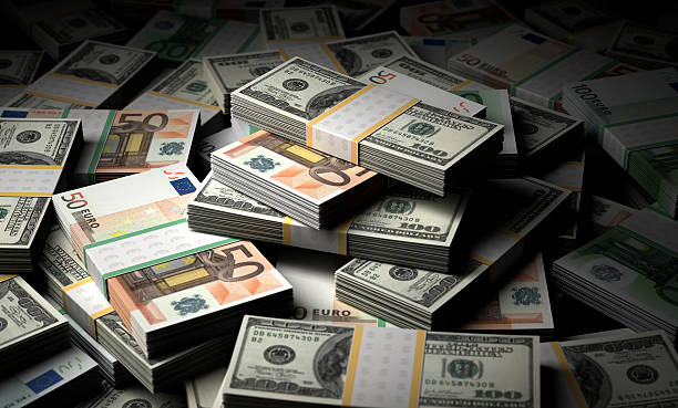 pila di soldi - stack dollar number 100 currency foto e immagini stock