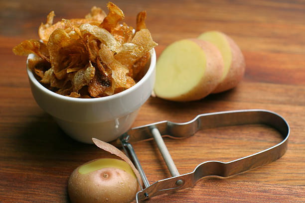 as batatas fritas; larga e espaço da disposição de vista - potato skin imagens e fotografias de stock