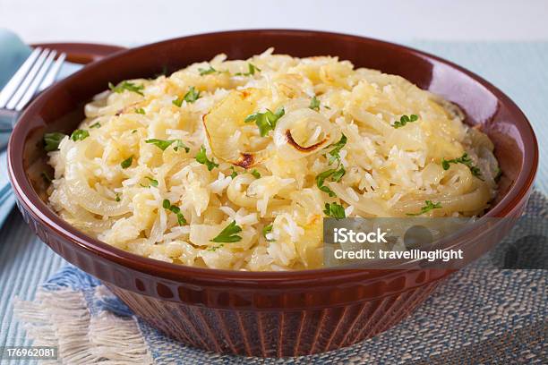 라이스 캐서롤 치즈 양파 쌀-주식에 대한 스톡 사진 및 기타 이미지 - 쌀-주식, 오븐 구이, 캐서롤