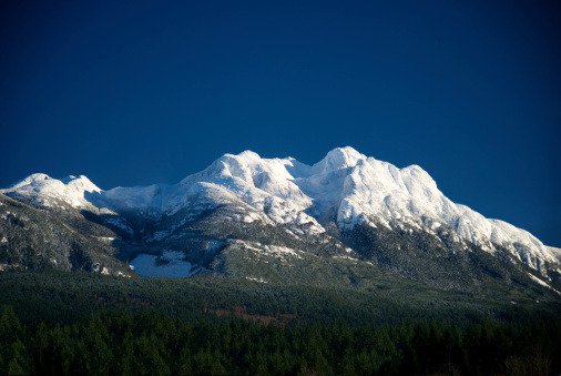 Der Großglockner ist mit 3798m der höchste Berg Österreichs, liegt im Nationalpark Hohe Tauern und ist von Gletschern umgeben. Der Bekannteste ist die Pasterze, die wegen des Klimawandels starke Eisverluste aufweist.