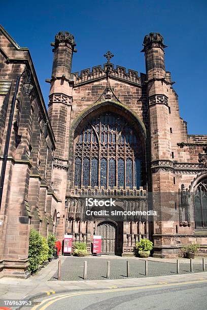 Foto de Entrada Da Catedral De Chester e mais fotos de stock de Anglicano - Anglicano, Característica arquitetônica, Catedral