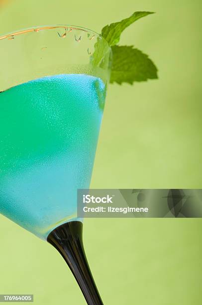 Голубой Коктейль — стоковые фотографии и другие картинки Алкоголь - напиток - Алкоголь - напиток, Бар - питейное заведение, Без людей