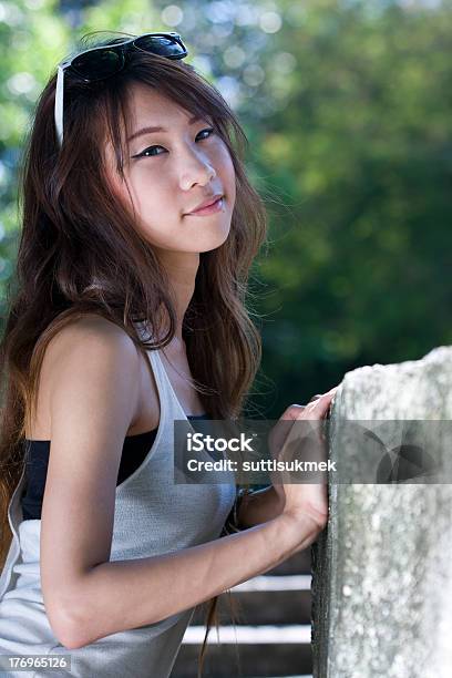 아시아판 여자아이 세로는 T 셔츠에 대한 스톡 사진 및 기타 이미지 - T 셔츠, 건강한 생활방식, 공원