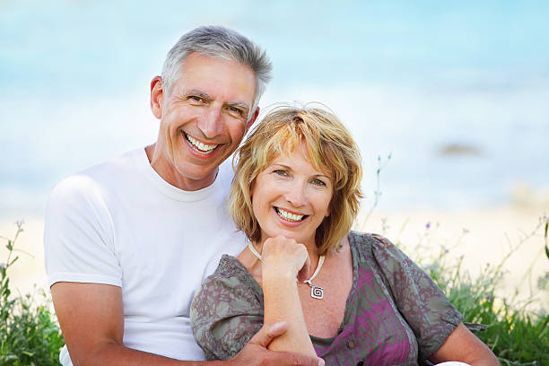 Casal sorridente - fotografia de stock