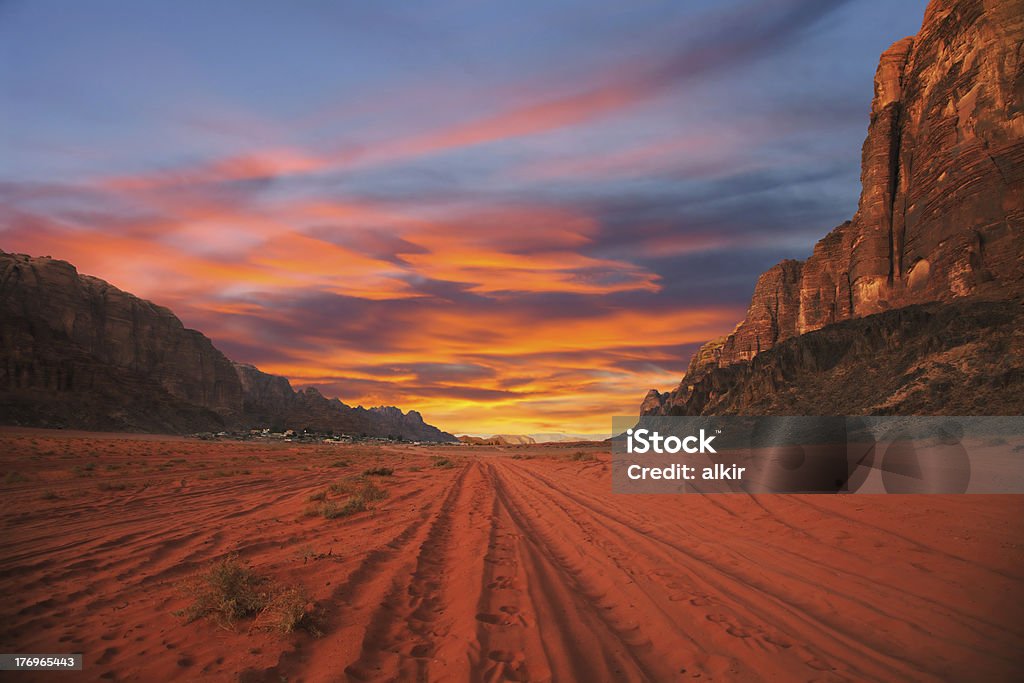 砂漠の夕日 - ワディラムのロイヤリティフリーストックフォト