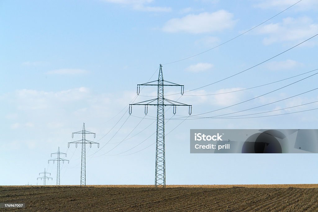 Linea di alimentazione in Germania meridionale - Foto stock royalty-free di Acciaio