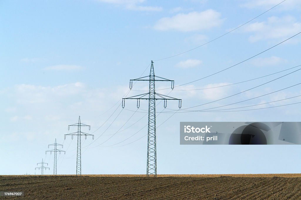 Линия электропередач в южной Германии - Стоковые фото Башня роялти-фри
