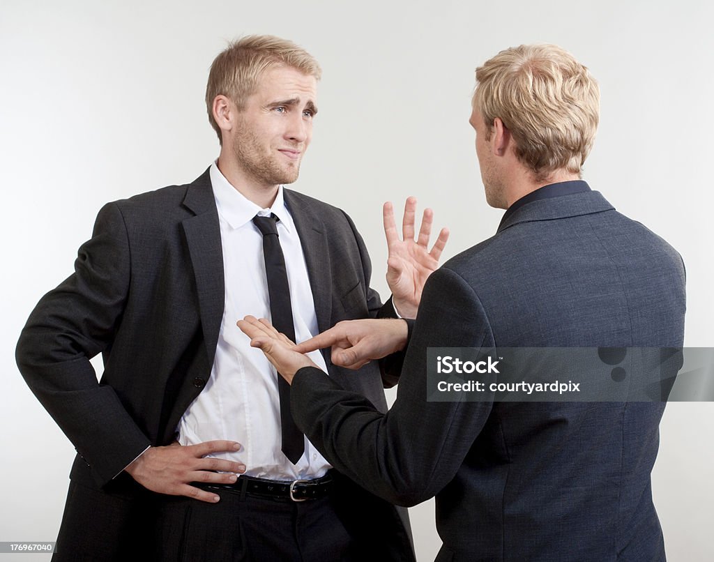 Dos empresarios discutiendo - Foto de stock de 20 a 29 años libre de derechos