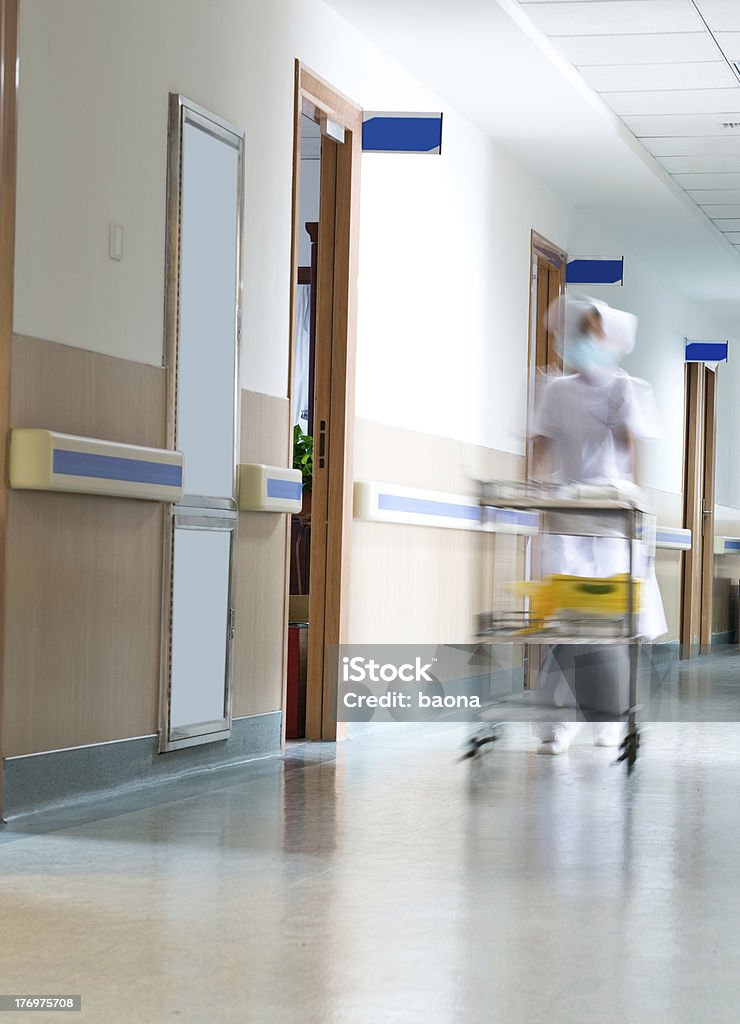 Couloir de l'hôpital - Photo de Chariots et charrettes libre de droits