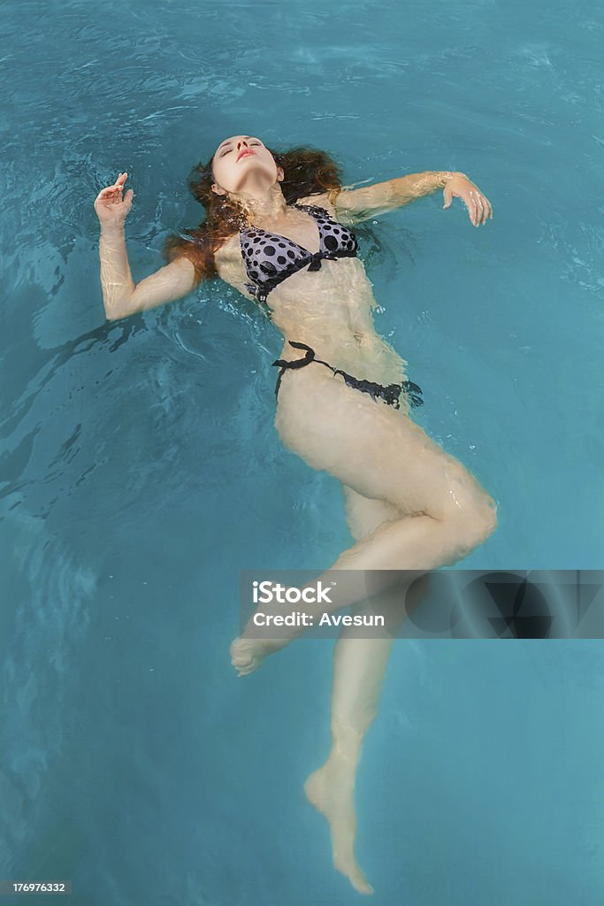 Jovem mulher beleza Retrato de água - Foto de stock de Adulto royalty-free