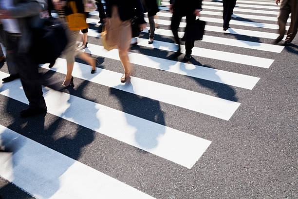 fußgängerübergang - rush hour commuter shadow focus on shadow stock-fotos und bilder