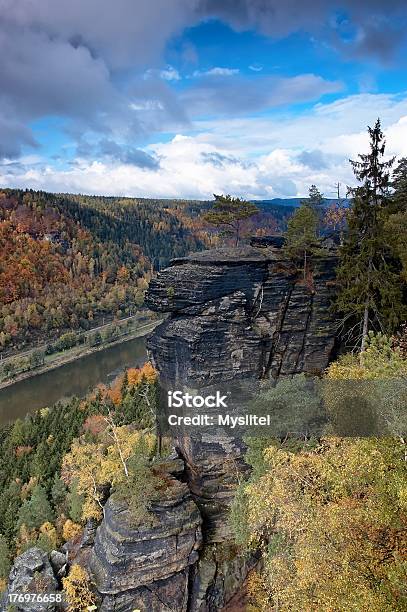 Piaskowiec Rocks - zdjęcia stockowe i więcej obrazów Bez ludzi - Bez ludzi, Drzewo, Erodowany