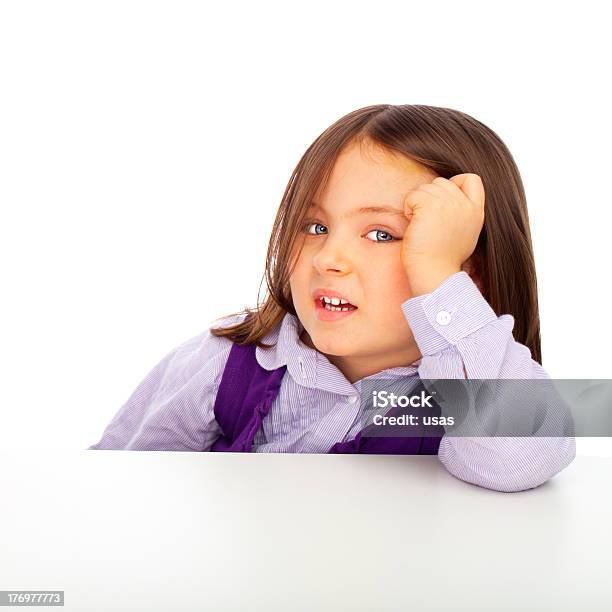 Hermosa Chica Littl En Blanco Foto de stock y más banco de imágenes de 4-5 años - 4-5 años, Belleza, Boca abierta