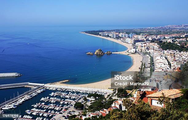 Plaża Blanes Widoku Costa Brava Katalonia Hiszpania - zdjęcia stockowe i więcej obrazów Bez ludzi