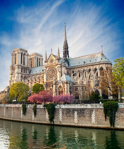 istock Notre dame de Paris - France 176979690