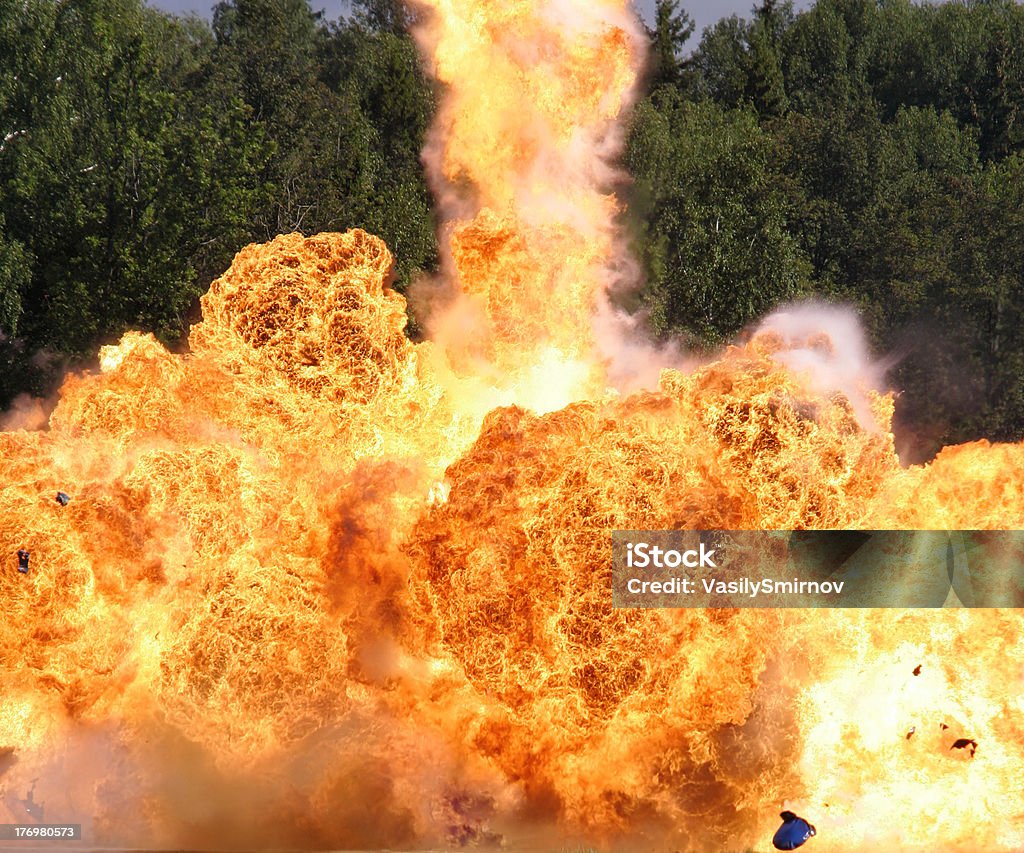 Esplosione una fiamma - Foto stock royalty-free di Accensione