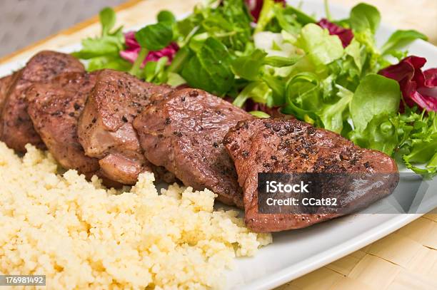 Tenderloin Steak Im Wine Souce Mit Kardamon Und Cousingroats Stockfoto und mehr Bilder von Bratengericht